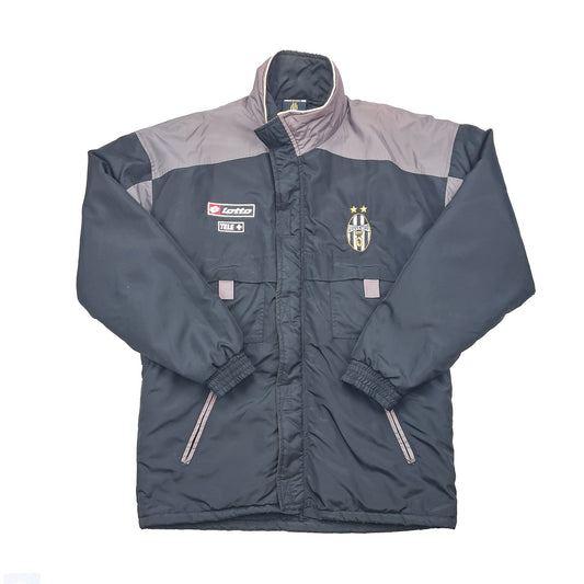 CULT KITS - 2002/03 JUVENTUS BENCH COAT (XL) LOTTO